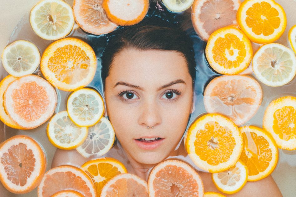  10 полезных свойств лимонного сока