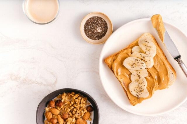 Избавляемся от висцерального жира: 5 лучших завтраков с фруктами и ягодами, по мнению диетологов 