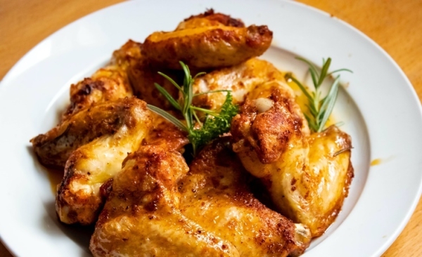 Как вкусно замариновать куриные бедра для шашлыка: советы и рецепты 