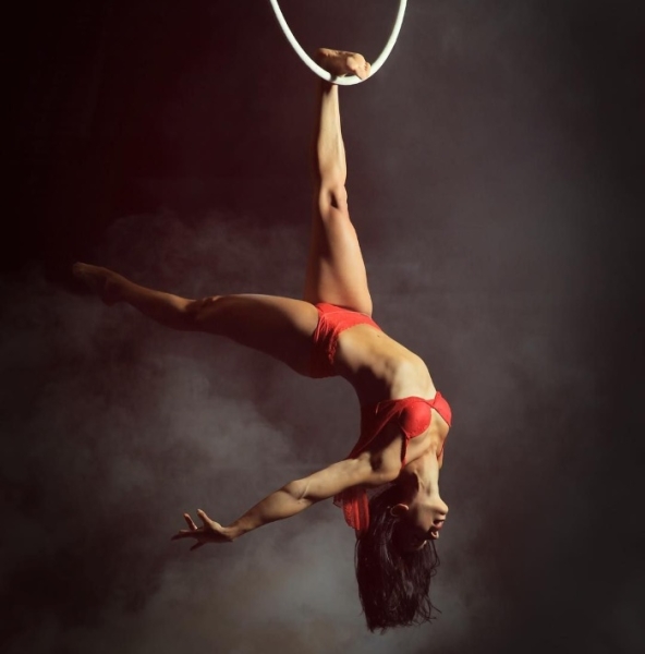 Воздушное кольцо (Aerial Hoop) для гимнастики. Элементы воздушной гимнастики