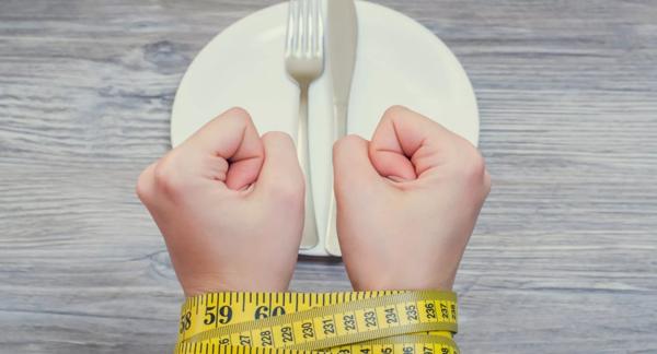 Мало ем, но не худею: почему так происходит и что с этим делать