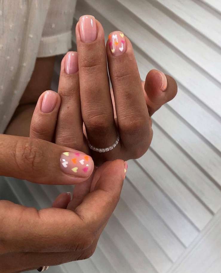 Ногти-«аура» и россыпь сердец: самый трендовый летний маникюр Ногти-«аура» и россыпь сердец: самый трендовый летний маникюр