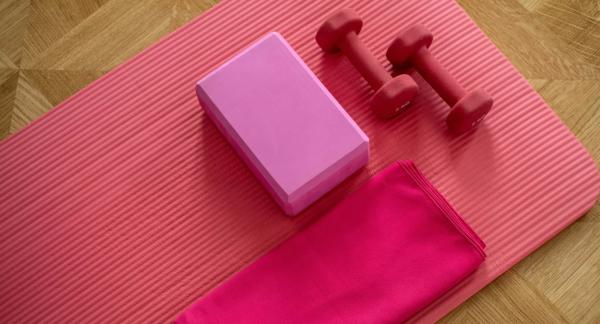 Утренняя зарядка для женщин после 40 (видео) Утренняя зарядка для женщин после 40 (видео)