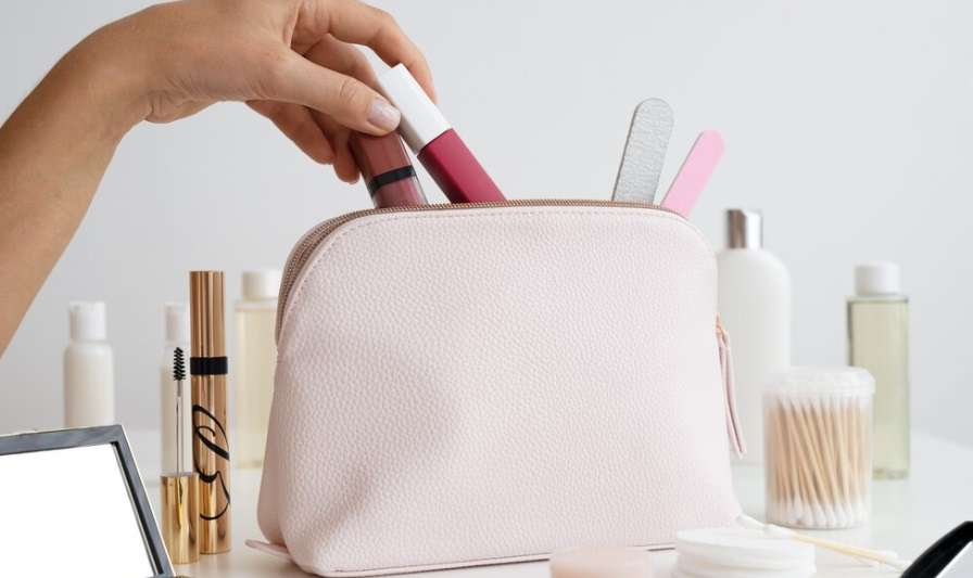 Со своим шампунем: собираем косметичку в отпуск Со своим шампунем: собираем косметичку в отпуск