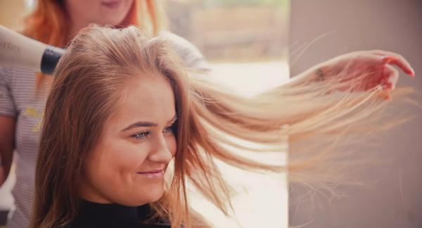 Ультрафиолетовое наращивание волос: что это и как работает? Ультрафиолетовое наращивание волос: что это и как работает?