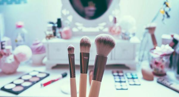 Как подобрать консилер под глаза: разбираемся в формулах и оттенках Как подобрать консилер под глаза: разбираемся в формулах и оттенках