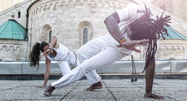 Бразильский боевой танец капоэйра: польза и упражнения Бразильский боевой танец капоэйра: польза и упражнения