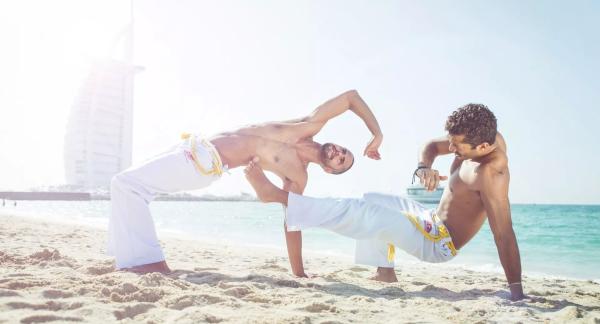 Бразильский боевой танец капоэйра: польза и упражнения Бразильский боевой танец капоэйра: польза и упражнения