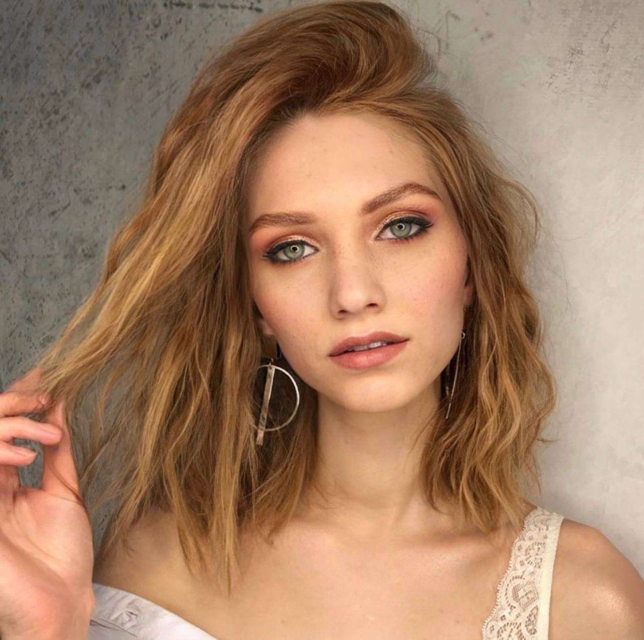 Небрежные пляжные волны: как создать трендовую прическу этого лета Небрежные пляжные волны: как создать трендовую прическу этого лета