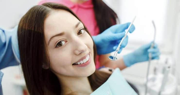 Ваши зубы вас старят: 3 причины, по которым улыбка выдает возраст Ваши зубы вас старят: 3 причины, по которым улыбка выдает возраст