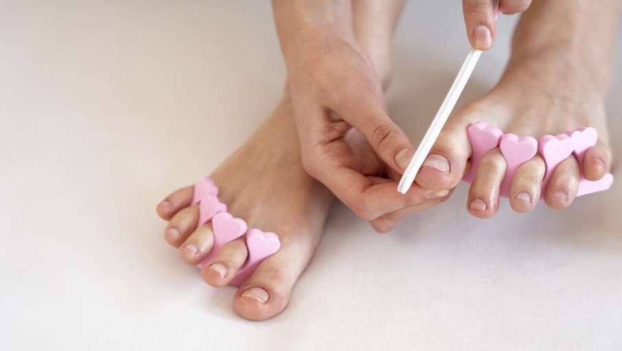 Выбрось пемзу! Ошибки в педикюре, которые ноги вам не простят Выбрось пемзу! Ошибки в педикюре, которые ноги вам не простят