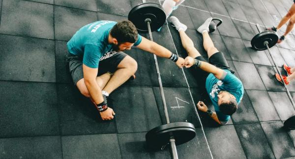 Отжимания на кулаках: как правильно выполнять и в чем польза упражнения Отжимания на кулаках: как правильно выполнять и в чем польза упражнения