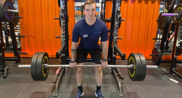 Отжимания на кулаках: как правильно выполнять и в чем польза упражнения Отжимания на кулаках: как правильно выполнять и в чем польза упражнения