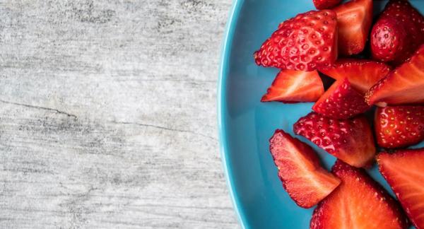 Польза клубники для здоровья и 12 рецептов для снижения веса с КБЖУ Польза клубники для здоровья и 12 рецептов для снижения веса с КБЖУ