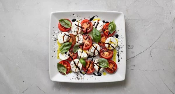 Здоровые салаты со всего мира: топ-10 рецептов для любителей фитнеса Здоровые салаты со всего мира: топ-10 рецептов для любителей фитнеса