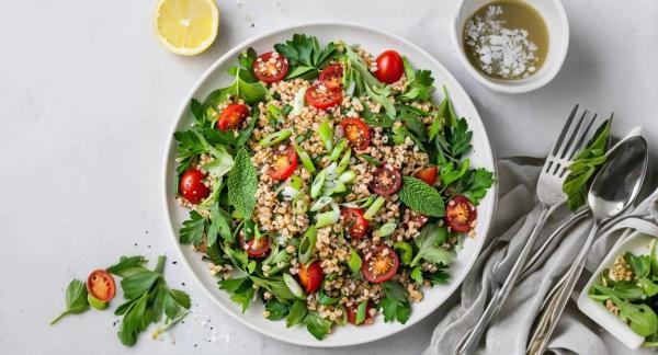 Здоровые салаты со всего мира: топ-10 рецептов для любителей фитнеса Здоровые салаты со всего мира: топ-10 рецептов для любителей фитнеса