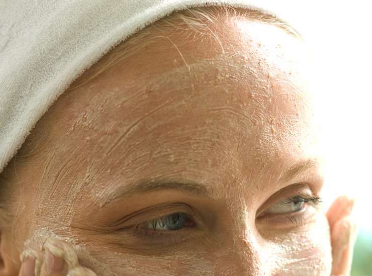 Нежнее пяточки младенца: как делать пилинг после 45 лет