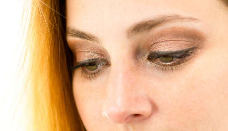 Осенняя загадка: как выполнить нюдовый макияж smoky eye с темным акцентом Осенняя загадка: как выполнить нюдовый макияж smoky eye с темным акцентом