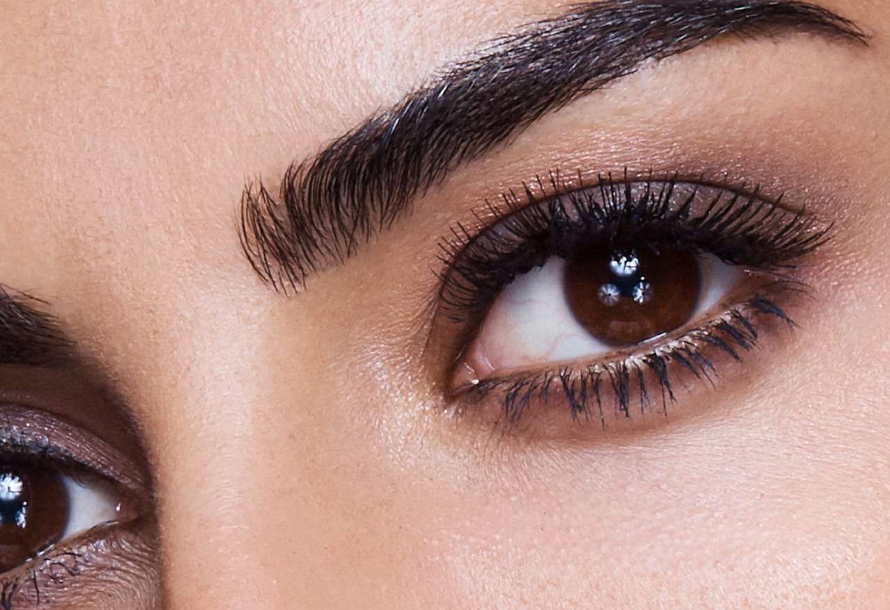 Осенняя загадка: как выполнить нюдовый макияж smoky eye с темным акцентом Осенняя загадка: как выполнить нюдовый макияж smoky eye с темным акцентом